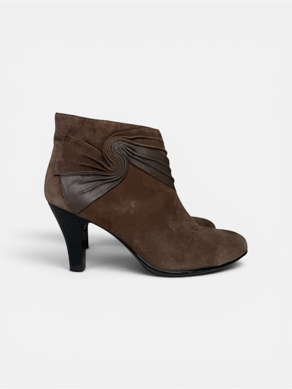 Sofft brown suede ankle boots art deco detail